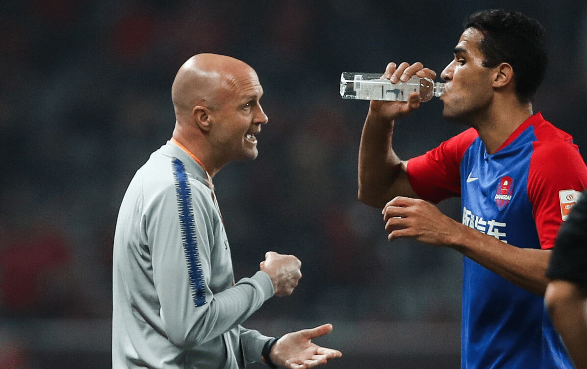 九游体育app-国际比赛日突围战来临，广州队围绕葡超主帅复盘，话题不断，心理建设被强调